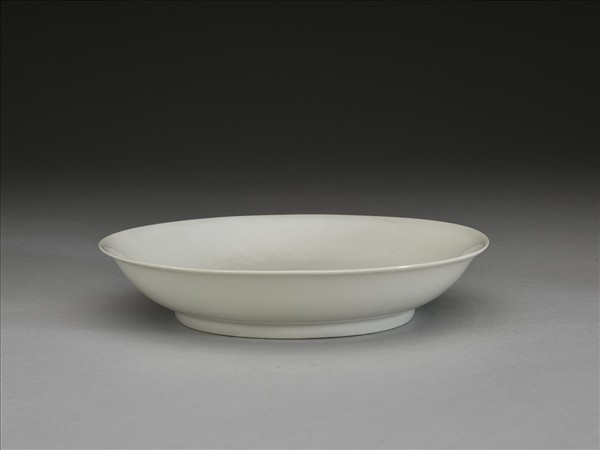 甜白半脫胎雲鳳紋盤