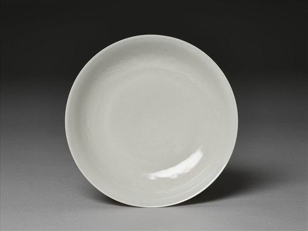 甜白半脫胎雲鳳紋盤