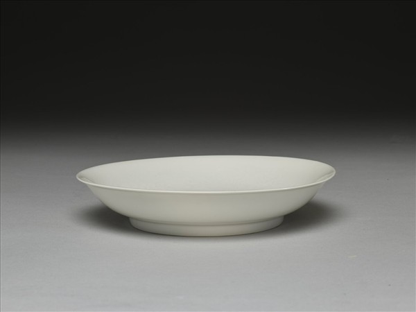 甜白半脫胎雲龍紋盤