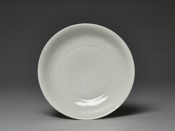 甜白半脫胎雲龍紋盤