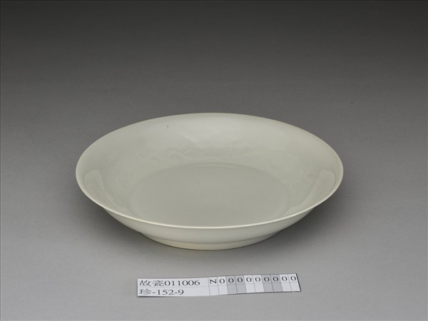 甜白半脫胎雲鳳紋盤