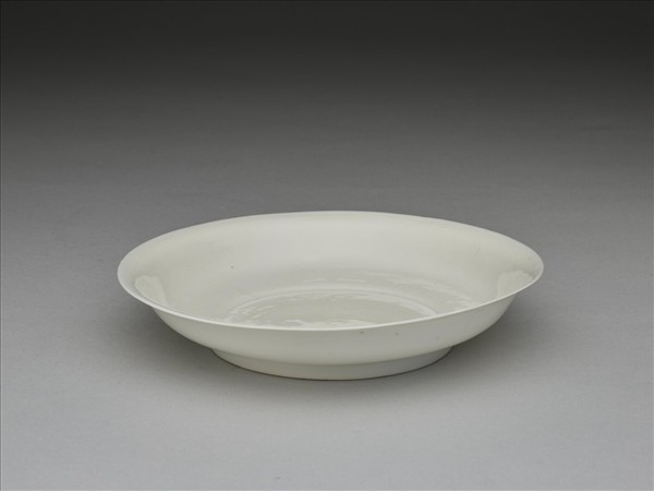 甜白半脫胎雲鳳紋盤