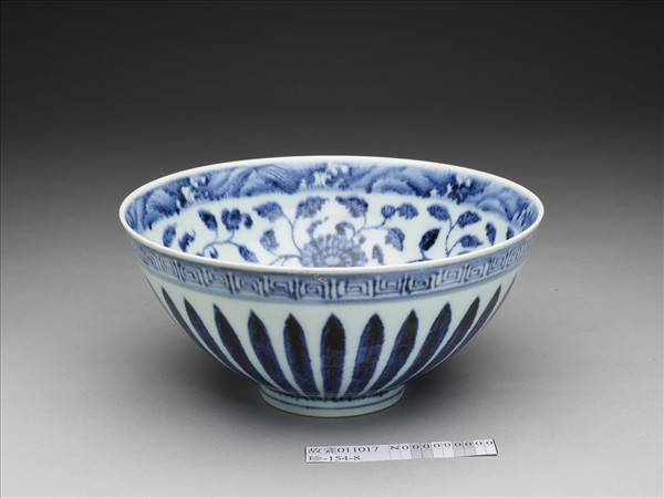 青花花卉紋蓮子碗
