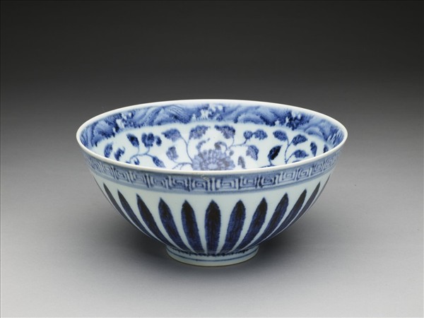 青花花卉紋蓮子碗