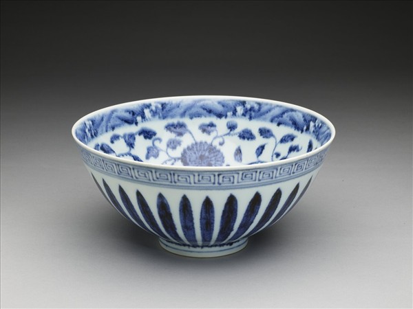 青花花卉紋蓮子碗