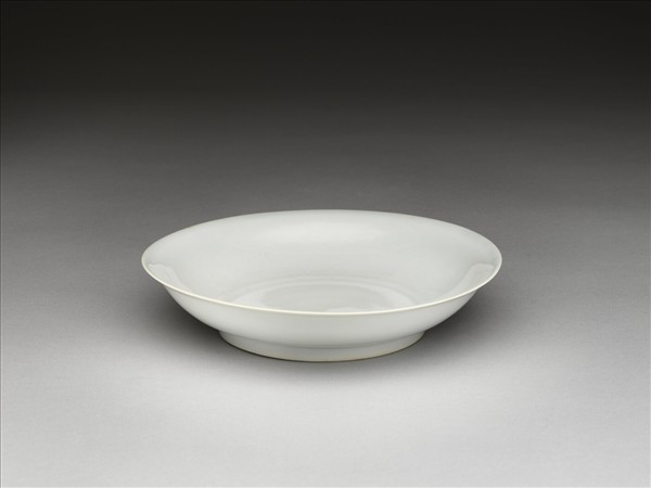 甜白半脫胎雲龍紋盤