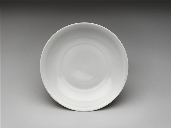 甜白半脫胎雲龍紋盤