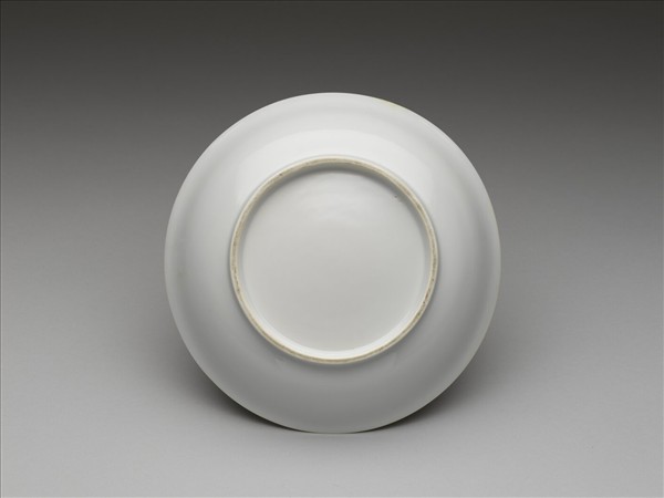 甜白半脫胎雲龍紋盤