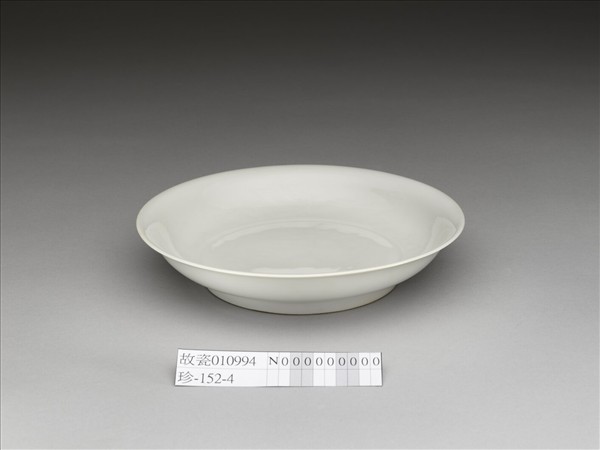 甜白半脫胎雲鳳紋盤