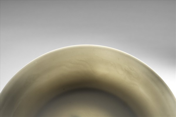 甜白半脫胎雲鳳紋盤