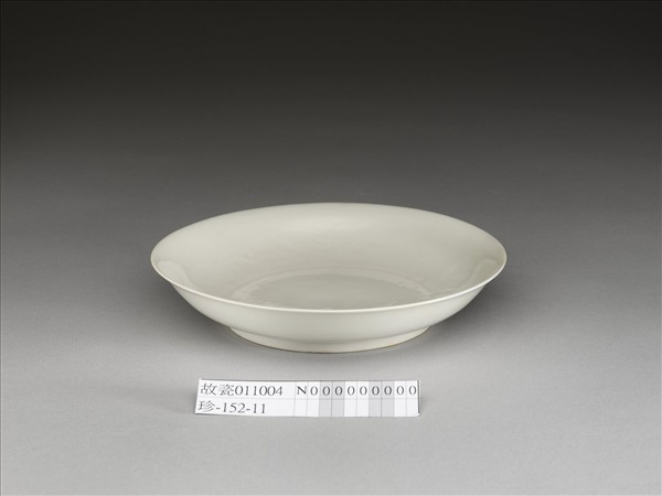 甜白半脫胎雲鳳紋盤