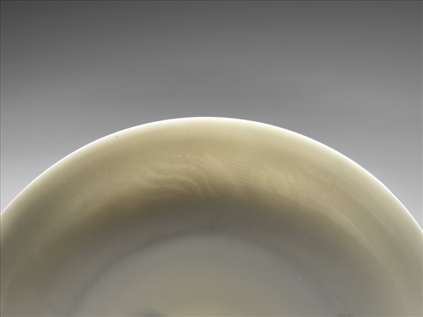 甜白半脫胎雲鳳紋盤