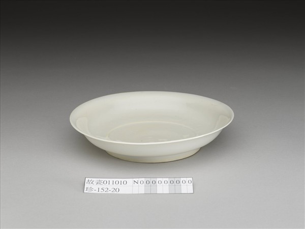 甜白半脫胎雲鳳紋盤