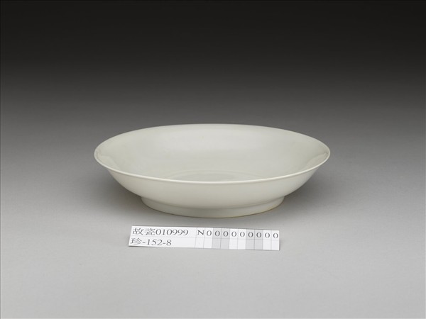 甜白半脫胎雲鳳紋盤