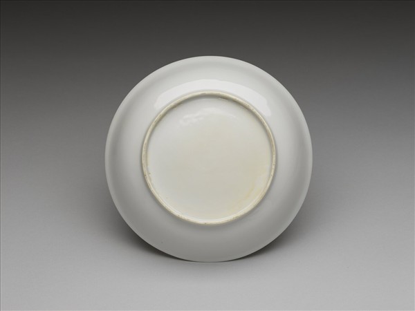 甜白半脫胎雲鳳紋盤