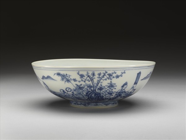 青花庭園仕女圖碗