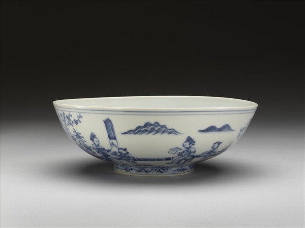 青花庭園仕女圖碗