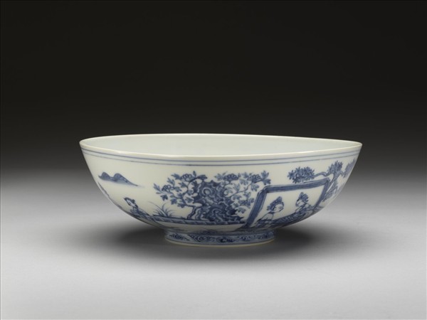 青花庭園仕女圖碗