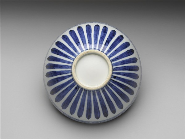 青花花卉紋蓮子碗