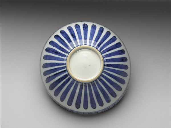 青花花卉紋蓮子碗