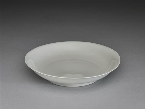 甜白半脫胎雲龍紋盤