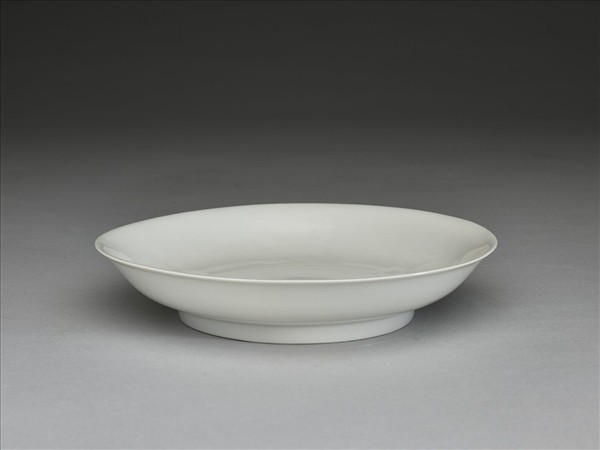 甜白半脫胎雲龍紋盤