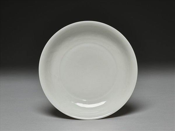 甜白半脫胎雲龍紋盤