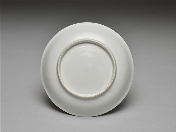 甜白半脫胎雲龍紋盤