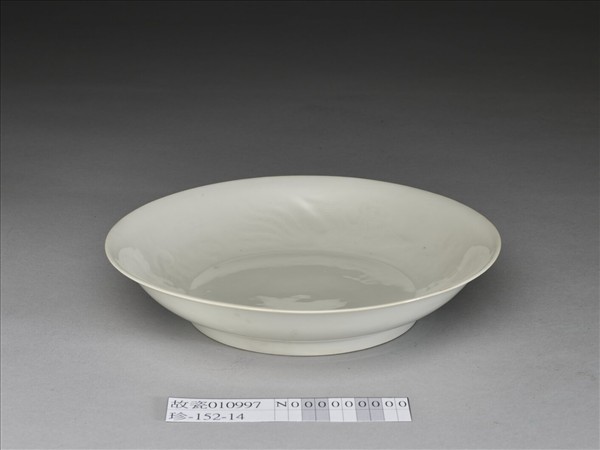 甜白半脫胎雲鳳紋盤