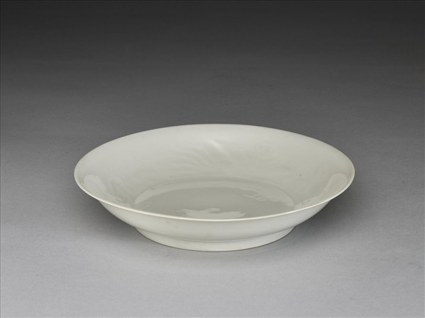 甜白半脫胎雲鳳紋盤