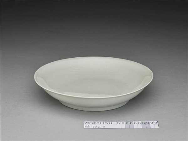 甜白半脫胎雲鳳紋盤