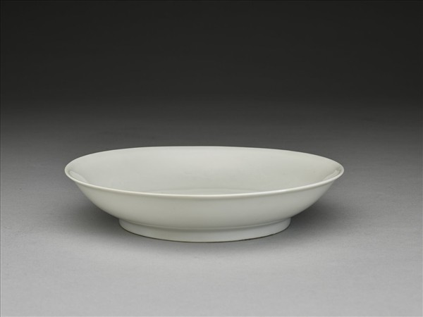 甜白半脫胎雲鳳紋盤