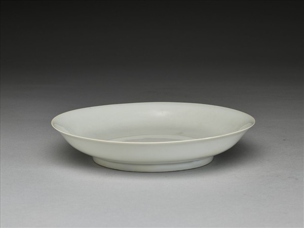 甜白半脫胎雲龍紋盤