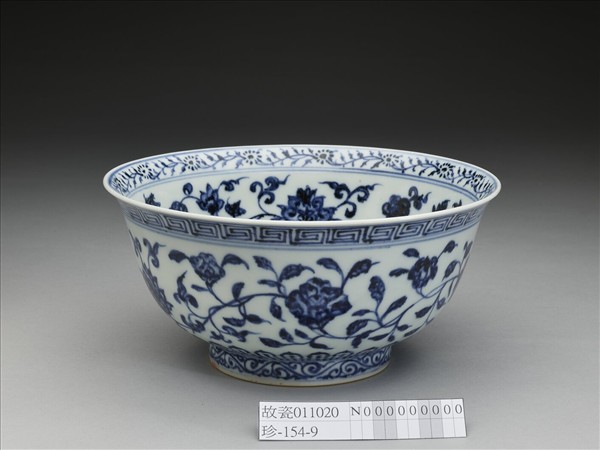 青花四季花卉紋碗