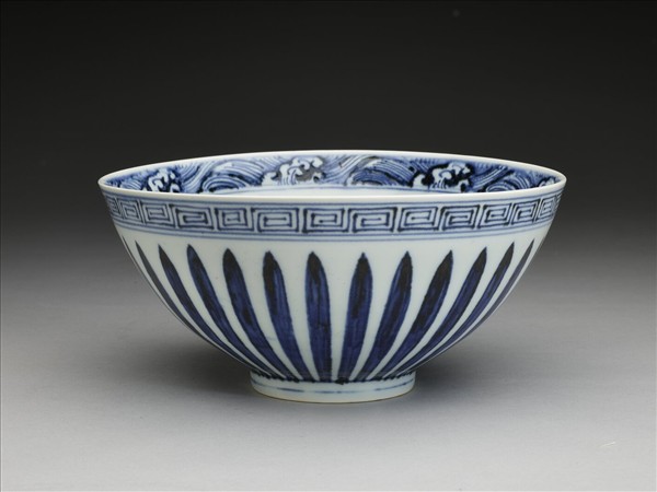 青花花卉紋蓮子碗