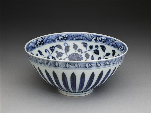 青花花卉紋蓮子碗