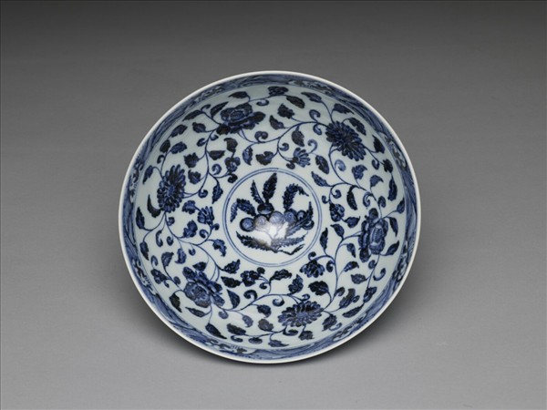 青花花卉紋蓮子碗