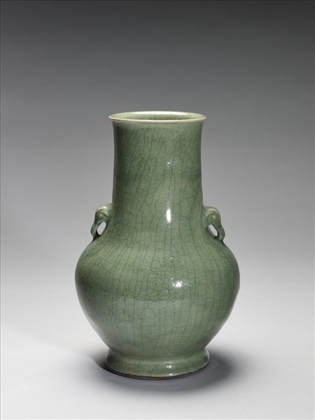 青瓷象耳瓶
