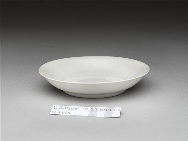 甜白半脫胎雲鳳紋盤