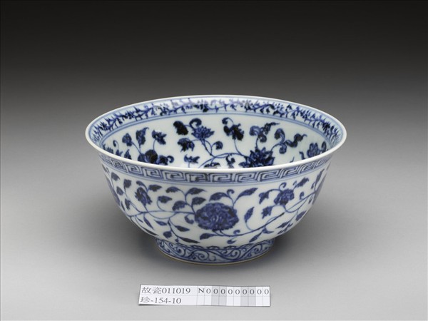 青花四季花卉紋碗