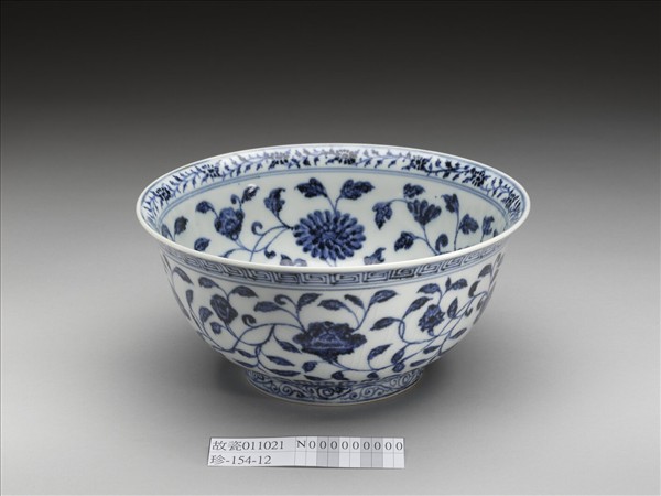 青花四季花卉紋碗