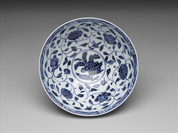 青花花卉紋蓮子碗