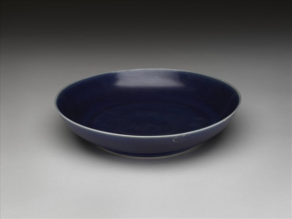 霽青釉暗龍紋盤