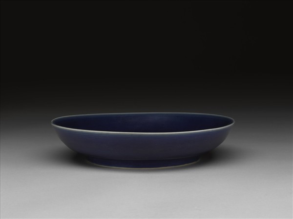 霽青釉暗龍紋盤