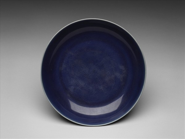 霽青釉暗龍紋盤