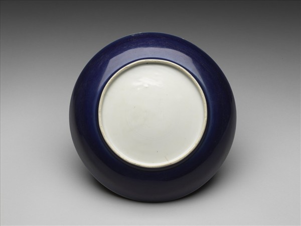 霽青釉暗龍紋盤