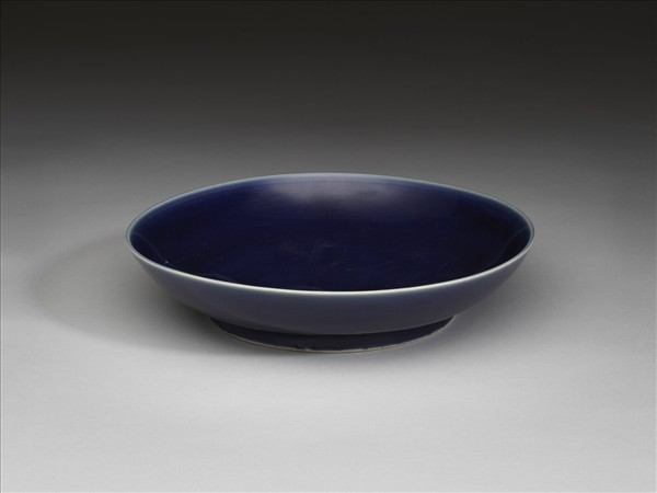 霽青釉暗龍紋盤