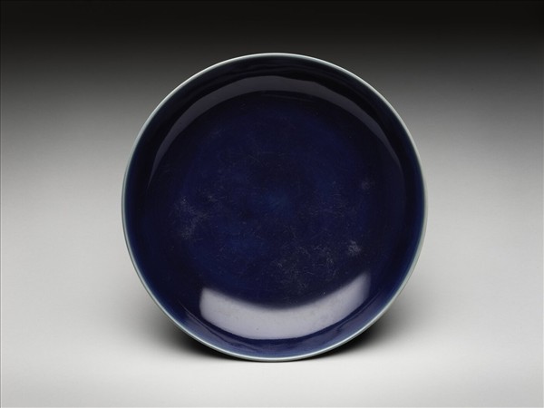 霽青釉暗龍紋盤