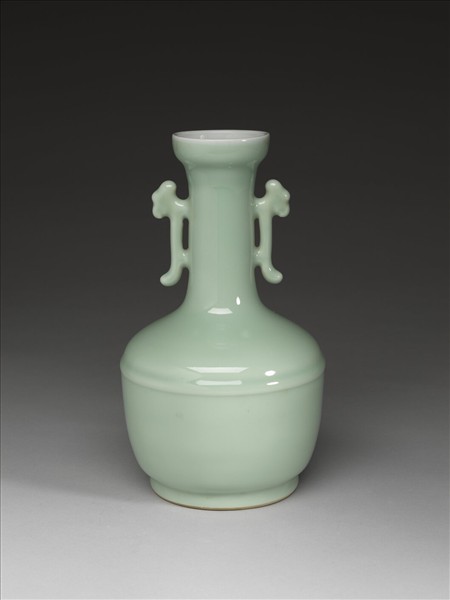 青瓷戟耳瓶