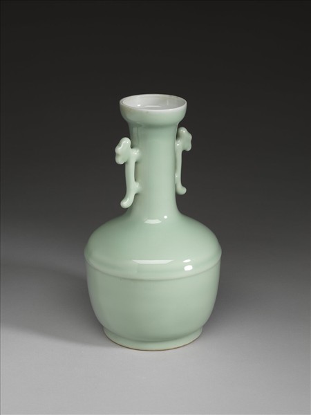 青瓷戟耳瓶